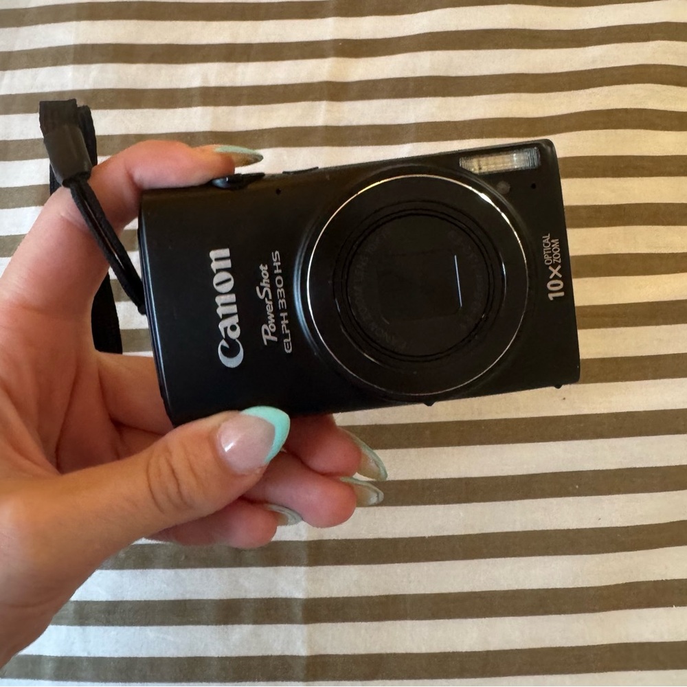 Canon Powershot Elph 330 HS Digital camera!!! 📸 Has wifi! Great condition!